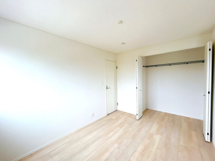 約6帖の洋室は家族構成やライフスタイルに合わせて使い方を簡単に変えることができます。