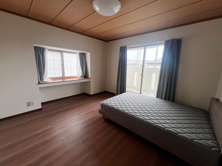 室内(2025年10月)撮影
◎本日案内可能◎
サンルームに出入りできるため、洗濯物を取り込んだあとはそのまましまえて便利です◎