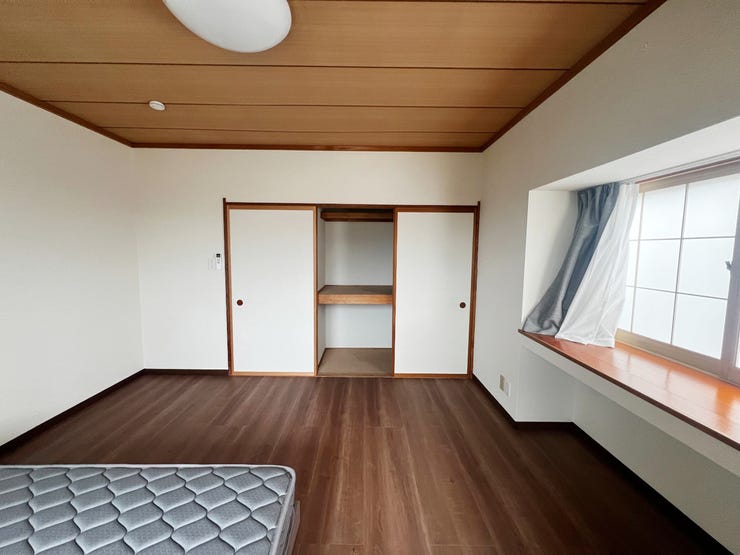 室内(2025年10月)撮影
◎本日案内可能◎
広々8帖の洋室は、お子様が成長してもゆとりを持ってお過ごしいただけます♪