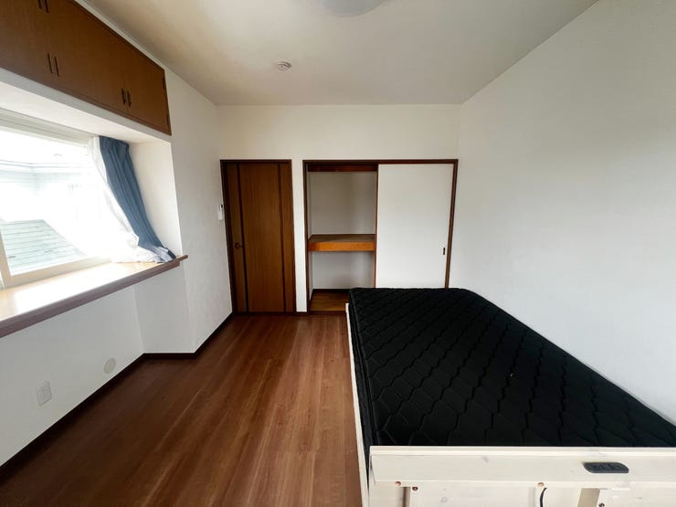 室内(2025年10月)撮影
◎本日案内可能◎
フローリングは、カーペットや畳のように汚れが繊維に入り込んでしまうことがないため、お掃除が楽チンです♪