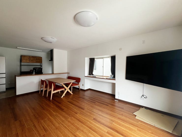 室内(2025年10月)撮影
◎本日案内可能◎
リビングからキッチンまでが一直線上に配置されているため、キッチンに居ても、リビング奥にいるご家族の様子を見守ることができて安心です♪