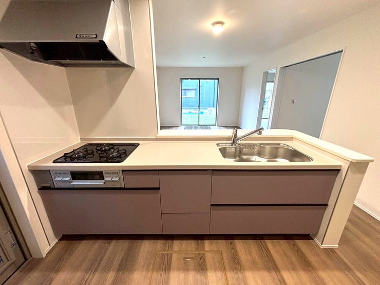 カウンターキッチンはリビング・ダイニングにいる家族の様子を見ながら調理できるのでお子様がいるご家庭にもおすすめです♪