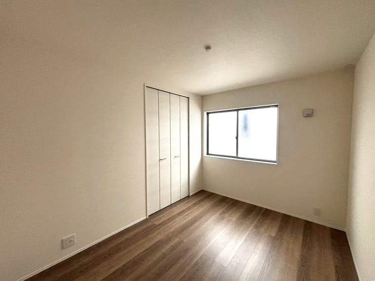 約6帖の洋室は家族構成やライフスタイルに合わせて使い方を簡単に変えることができます。