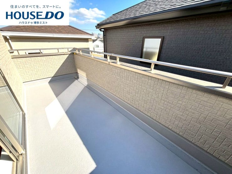 【あたたかな陽ざし】南西向きバルコニー。晴れた日にはお洗濯物もしっかり乾きそうです。