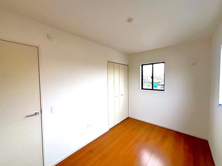 約6帖の洋室は家族構成やライフスタイルに合わせて使い方を簡単に変えることができます。