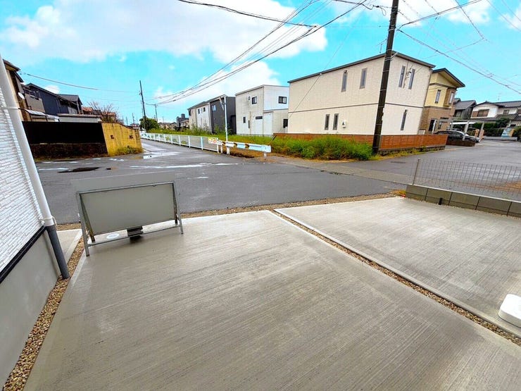 両方の車が独立して駐車できるため、片方の車を移動させる必要がなく、効率的に出し入れができます。