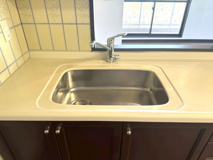 洗い物がしやすい大きなシンクです。汚れも落ちやすくお手入れもラクラクです。