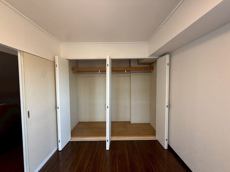 生活とともに増えていく思い出や季節物用品等たっぷり収納できます。