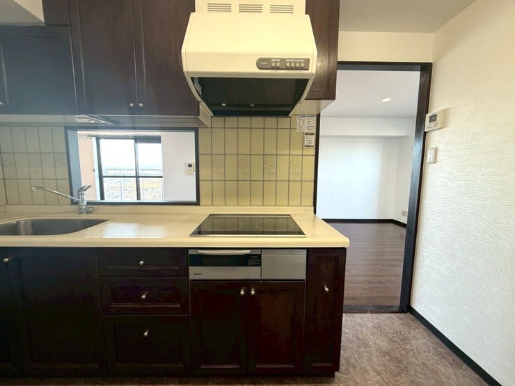 IHクッキングヒーターは火を使わないのでお子様がいるご家庭でも安心!掃除がしやすいのも嬉しいポイント!