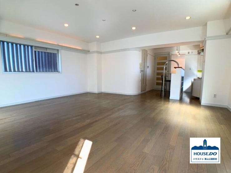 奥にキッチンが見える、ダイニングスペースです。
*現在賃貸中(入居前の画像になります)