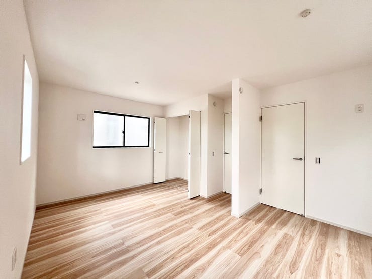 《5帖+5.2帖》仕切りを使わずに一体空間として使えば、ゆったりした主寝室や家族の多目的スペースとしても活用できます。