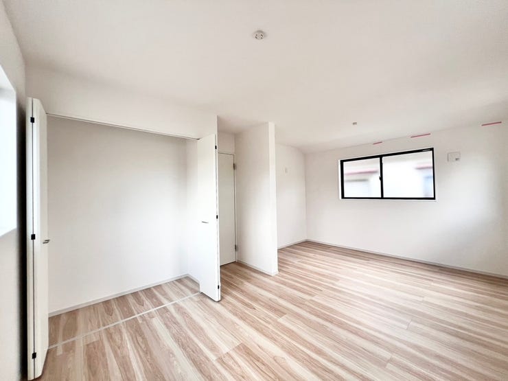 《5帖+5.2帖》将来的に2部屋に仕切って使えるので、お子様の成長に合わせて部屋を分けたり、兄弟で使ったりと柔軟に対応できます。