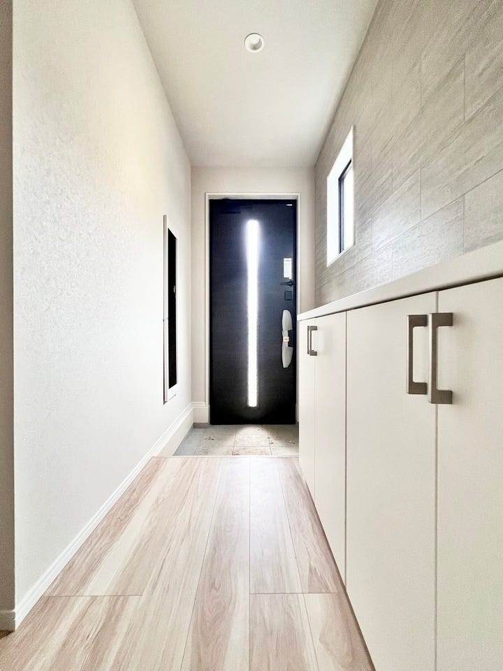 玄関には大容量シューズボックス付き!姿見もついてるので、お出かけ前の身だしなみチェックもスムーズです♪