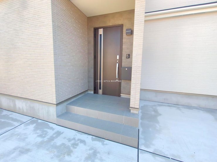 ◎玄関ポーチ:B号棟(12/1撮影)