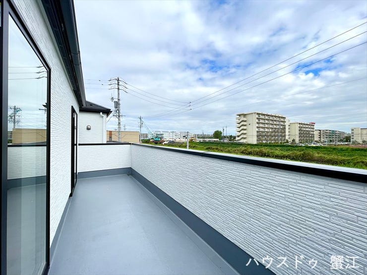 バルコニーからの眺望♪一息ついて、移ろいゆく空を見ながらリフレッシュしてみては?