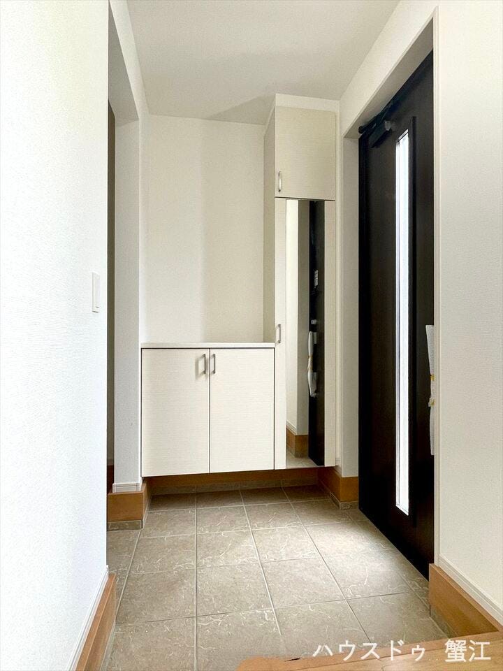 姿見付のシューズボックス。大型収納なので、家族分の靴がしっかり収納できます。