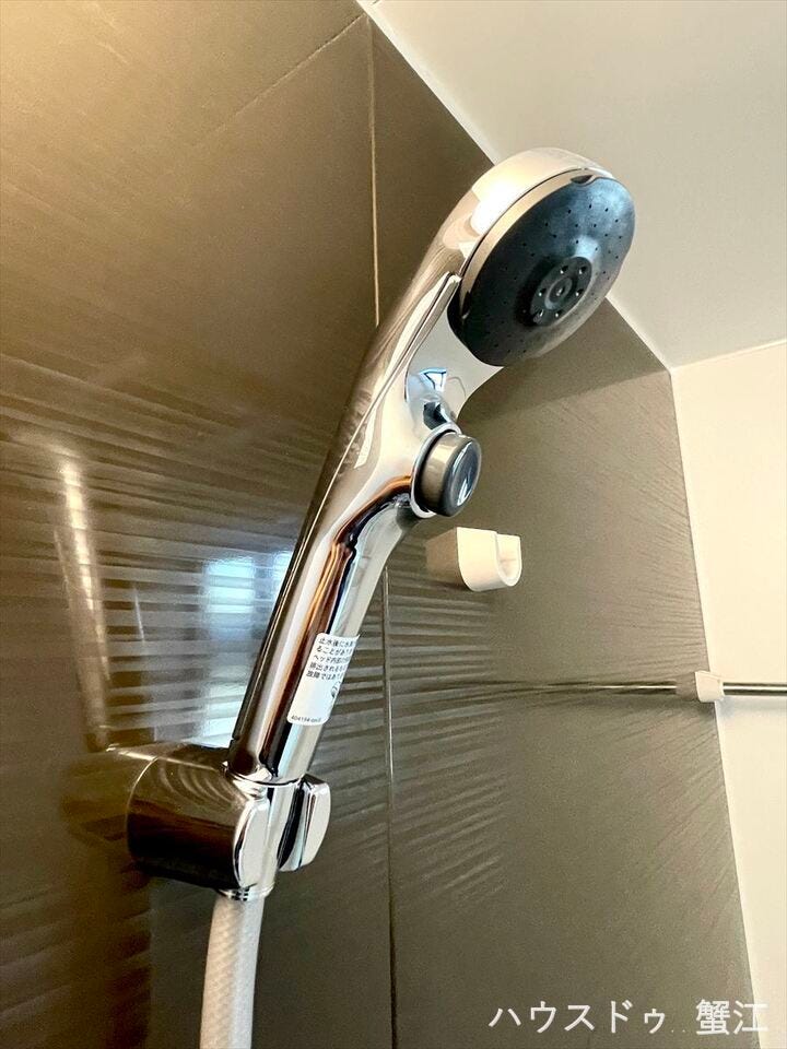 クリックスイッチが付いた節水型シャワーヘッド