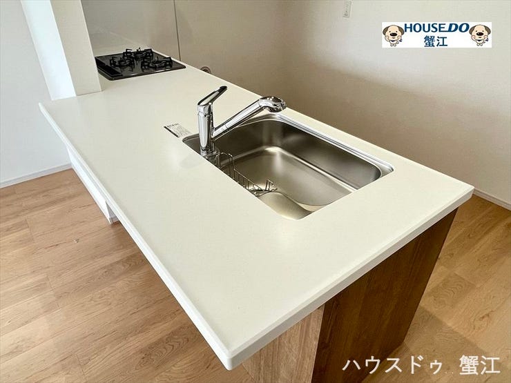 キッチンカウンター:キッチンの近くににダイニングテーブルを置けば、配膳や後片付けがスムーズに行えます。