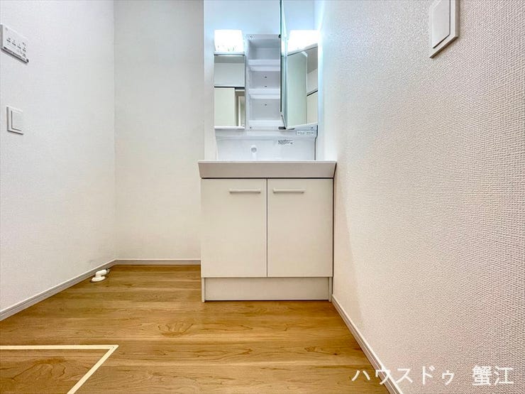 北採光で一日を通して安定した明るさを保つことのできる空間です。また換気も期待でき、暑い日には爽やかな風を取り込んでくれそうですね。