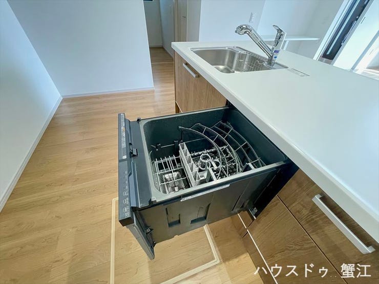 食洗機 食器洗いの時間を短縮できます。
空いた時間は家族との団欒や、趣味の時間に。