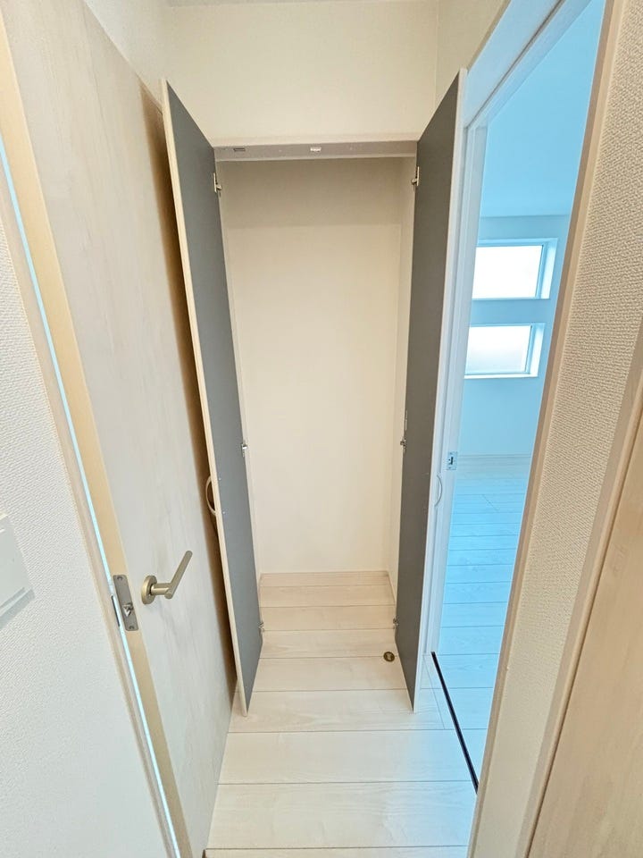 2階ホールの収納スペース