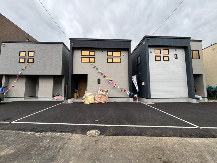 【外観】
2号棟:中央、3号棟:左