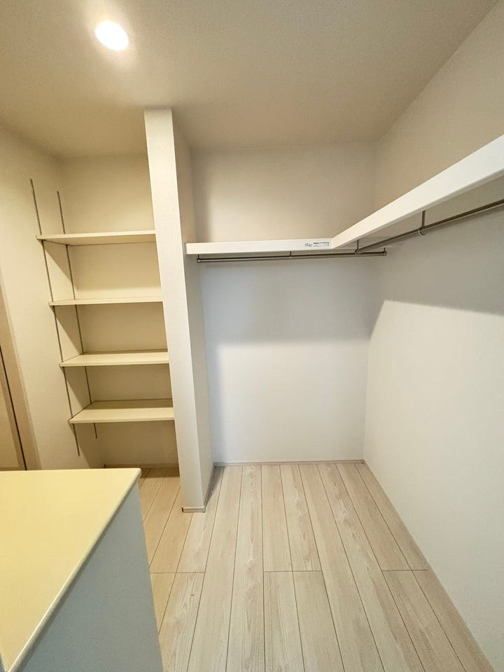 2階7.5帖洋室のウォークインクローゼット