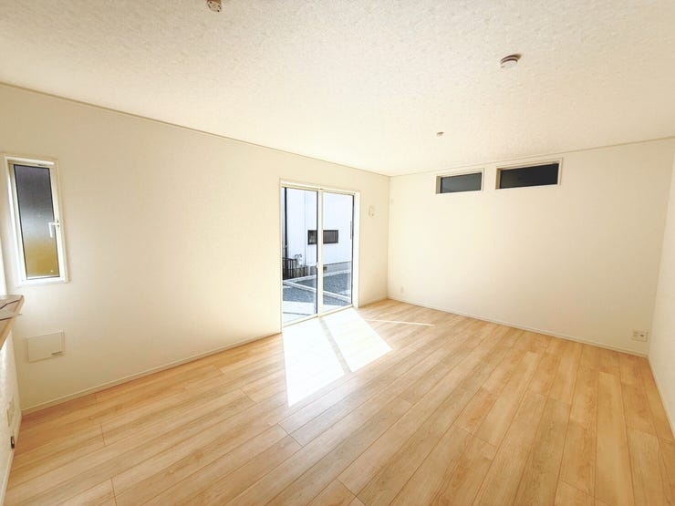 自然と家族が集まり、家族と食事を楽しみ、一緒にテレビを見て笑ったり、のんびりくつろいだりできるのがLDK。是非家族と素敵な時間をこの場所で♪