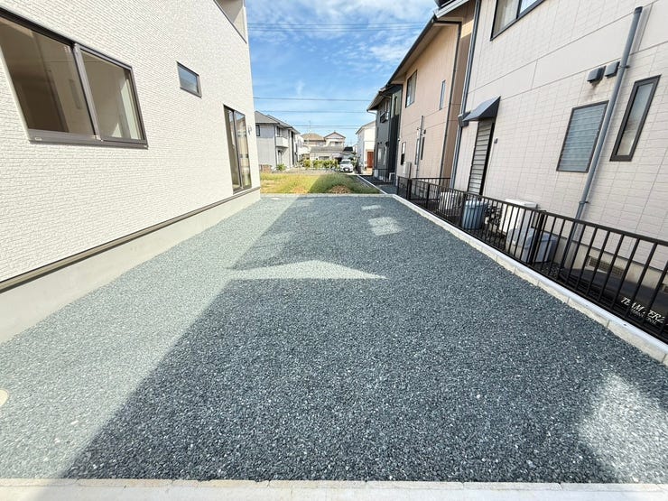 春にはチューリップ、夏にはヒマワリ、秋にはコスモス、冬にはパンジー。花壇をつくって四季折々の花々を楽しむ喜びを味わいませんか?色とりどりの花々は気分も明るく華やかになりますよ♪