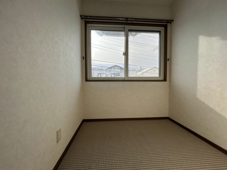 室内(2025年12月)撮影
◎本日案内可能◎
勉強や仕事スペースとして大活躍の書斎スペース♪