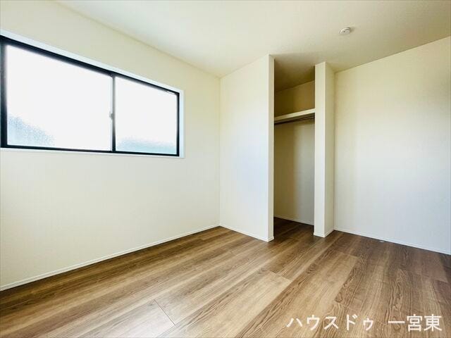 【5帖東】オープンなWIC付きで、寝室や客間、趣味の部屋としてもお使いいただけます。