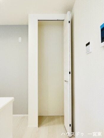 【キッチン】食品ストックなどもスッキリとしまって保管でき、生活感を見せません。