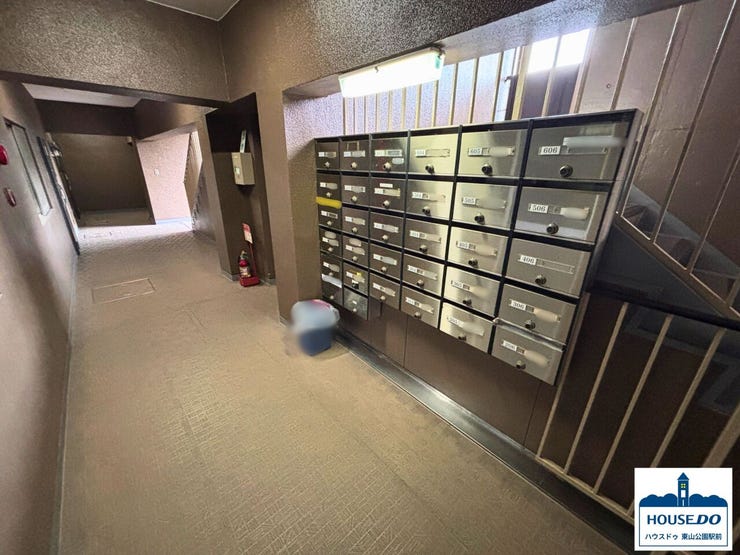 ロビー空間にある共用ポスト