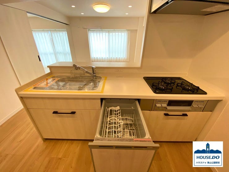 最新の設備が付いたシステムキッチンはお料理、お片付けを快適にサポートします