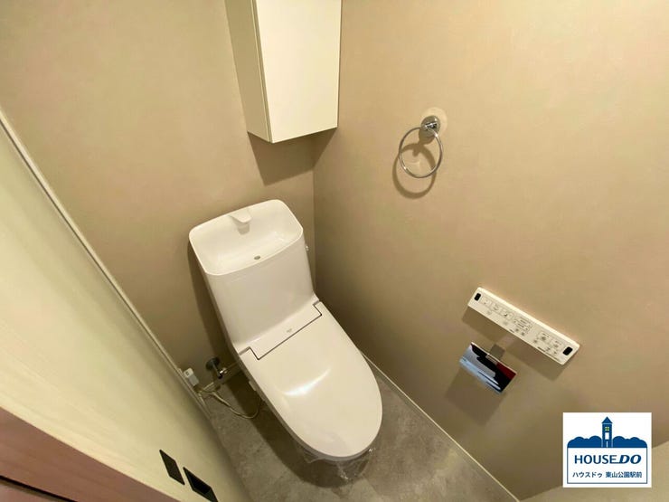 収納付きのトイレは、最新の温水洗浄機能で、いつでも清潔・快適!