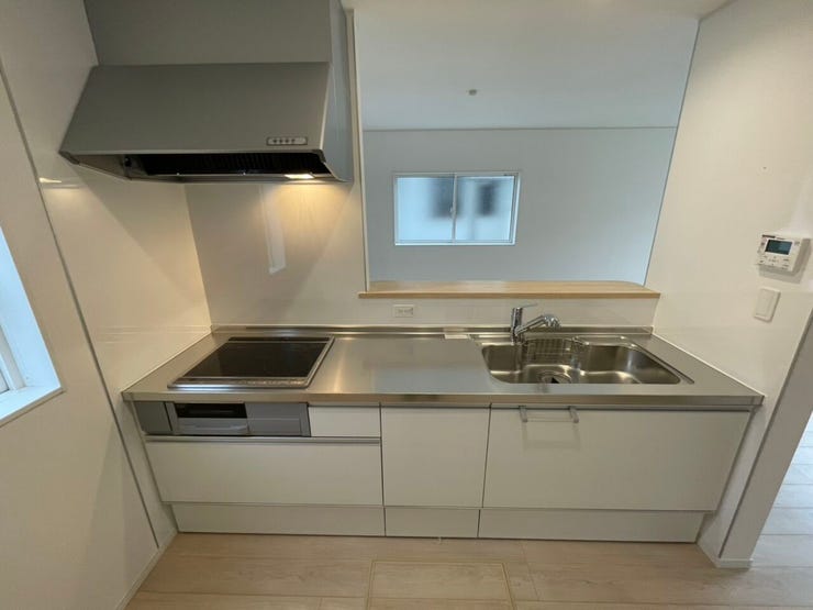 \家族との会話が弾むキッチン/
リビングを見渡せる開放的な設計で、料理中も安心。収納力も備え、毎日の家事が快適になる使いやすい空間です。