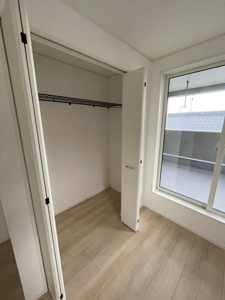 \各部屋に収納を確保/
全居室に収納スペース付きで、衣類や学用品もすっきり整理。お部屋を広く使える、暮らしやすさに配慮した住まいです。