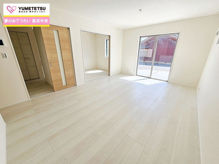 室内には豊かな陽光が注ぎ込み、爽やかな住空間を演出!ホームパーティーでもゲストと一緒に料理を楽しみながら楽しい時間を過ごせそう☆