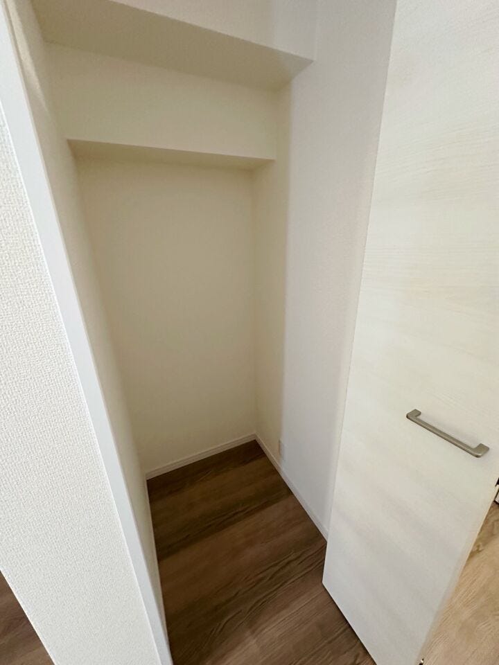 1階廊下収納