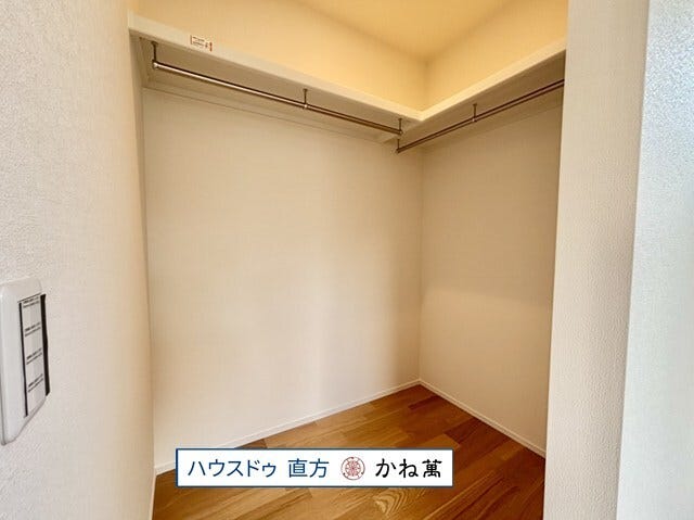 8帖洋室のウォークインクローゼット