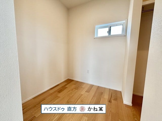 広めのウォークインクローゼットでお荷物の多い方も安心