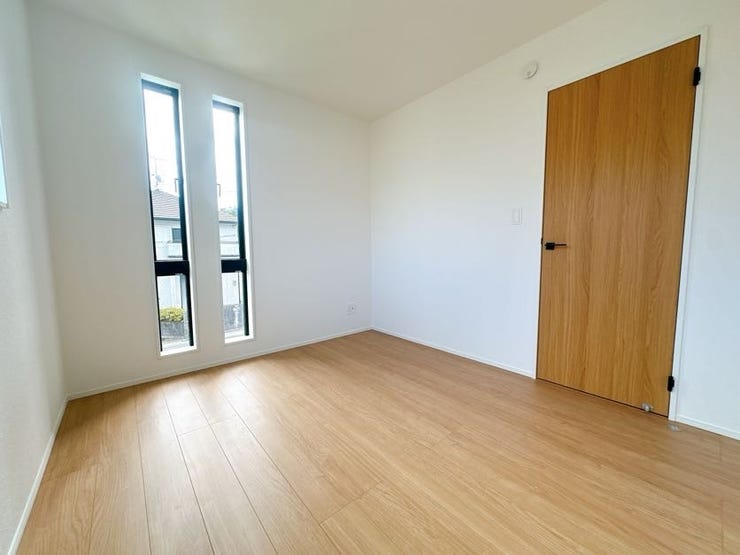 窓から風を感じられる快適なお部屋です。