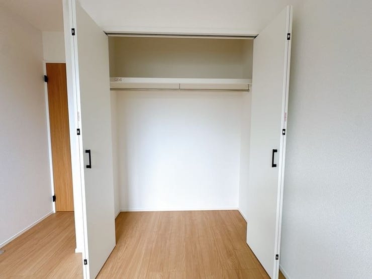小物から大きな荷物まで収納ができ、お部屋を広く使って頂けます◎