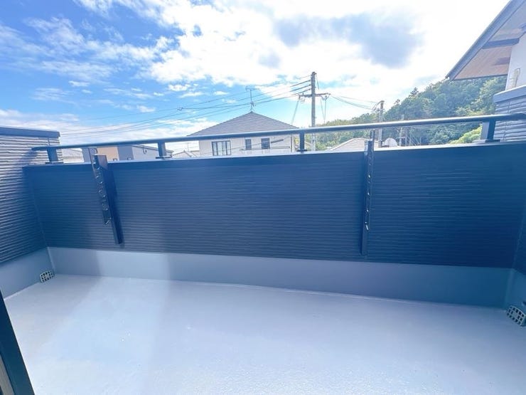 窓の間口が広く、洗濯物などの取り込みもスムーズです◎