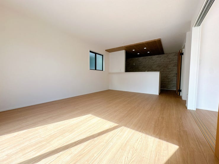 開放感のある広いLDK!
家具やインテリアの配置も楽しめます。