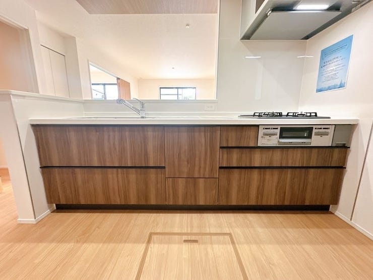 食洗機付きのシステムキッチン。
忙しい毎日に役立ちます◎