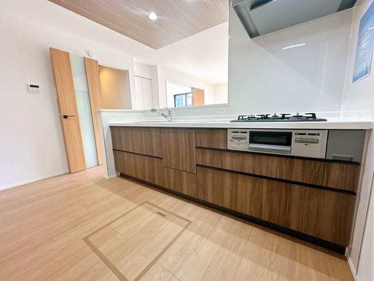 大きなシンクと調理台で、キッチンでの作業がはかどります♪