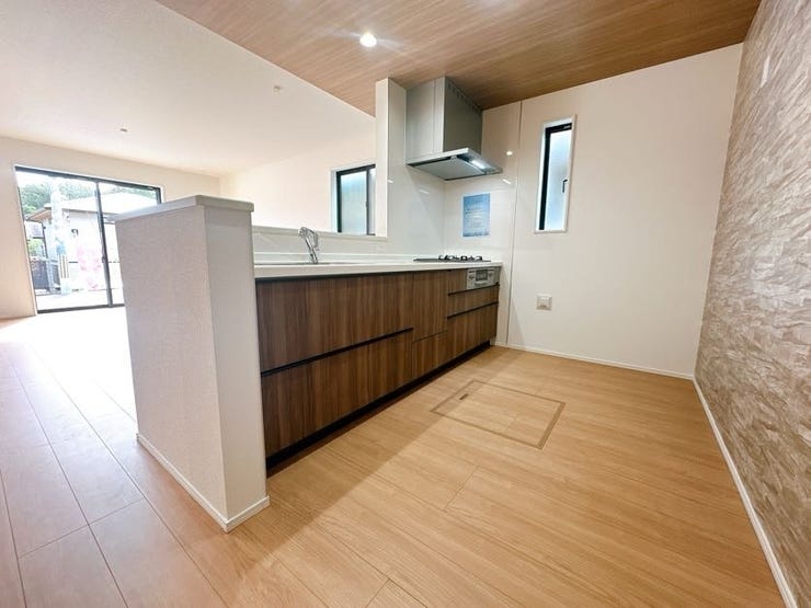 カウンターキッチンなので、お料理をしながらリビングを見渡すことができます◎