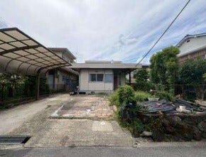 【外観】
「東生駒駅」よりバス乗車5分、バス停「稲倉」より徒歩7分の立地◎