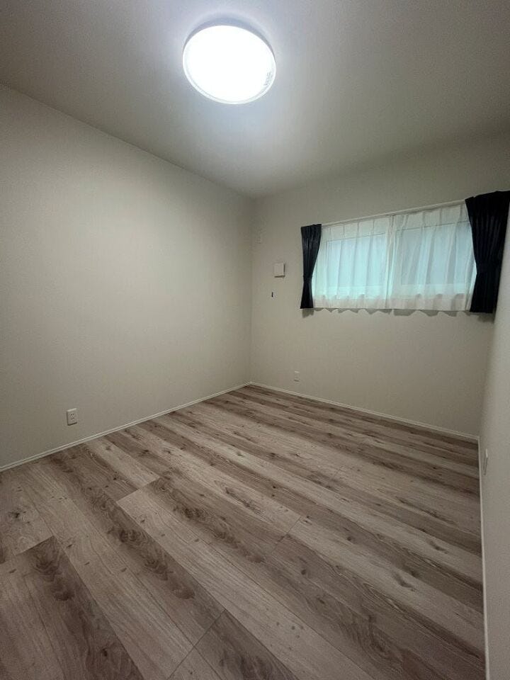 お子様部屋としても、書斎としてもお使いいただける洋室です。